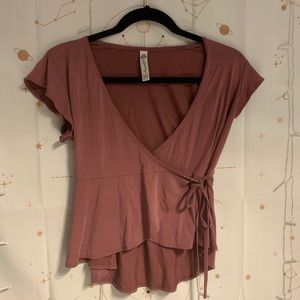 Super cute mauve pink wrap top💗